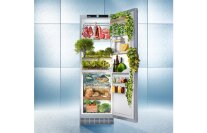 Kühlschrank mit Lebensmitteln, die in passenden Kältezonen gelagert sind