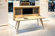Extravaganter Schreibtisch aus Holz