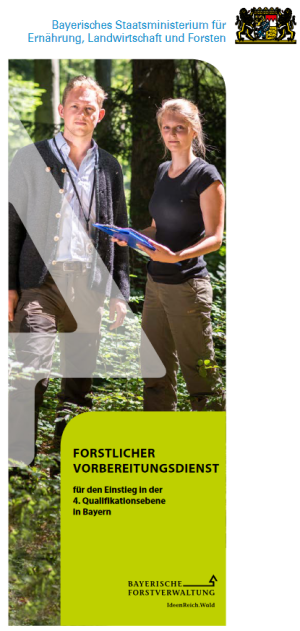 Flyer Vorbereitungsdienst QE4: Junger Mann und junge Frau mit Klemmbrett im Wald