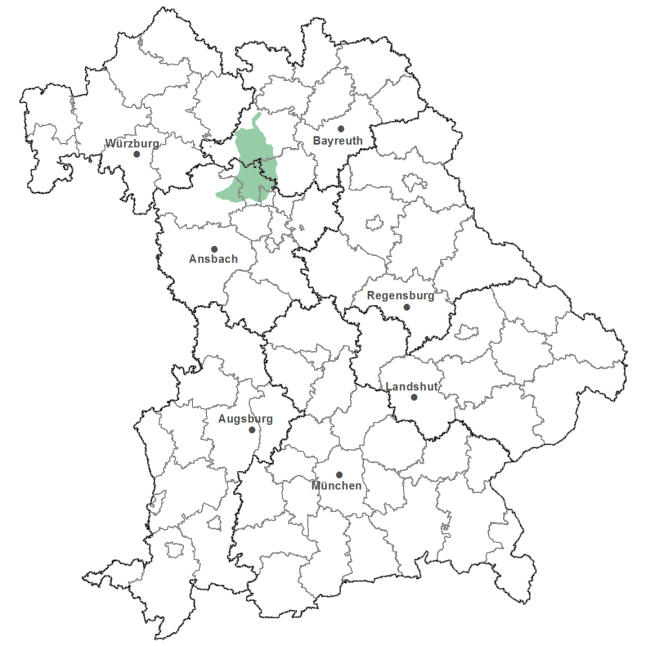 Die Karte zeigt das Bundesland Bayern. Zusätzlich sind die Grenzen der bayerischen Regierungsbezirke zu erkennen. Die ausgewählte Region ist als grüner Flächenumriss gekennzeichnet. Die Region Nördliche Keuperabdachung liegt nördlich von Nürnberg.