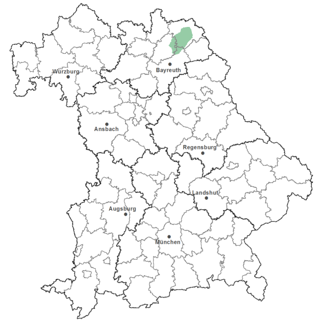 Die Karte zeigt das Bundesland Bayern. Zusätzlich sind die Grenzen der bayerischen Regierungsbezirke zu erkennen. Die ausgewählte Region ist als grüner Flächenumriss gekennzeichnet. Die Region Münchberger Sattel liegt im Nordosten von Bayreuth.