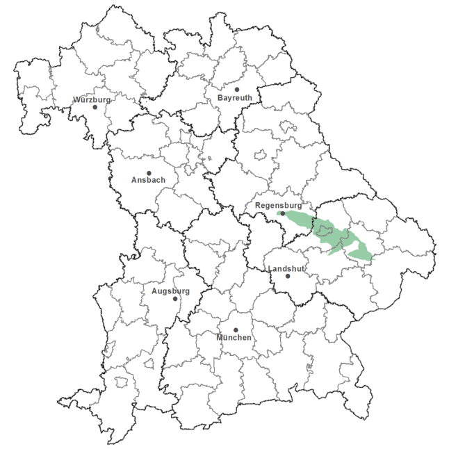 Die Karte zeigt das Bundesland Bayern. Zusätzlich sind die Grenzen der bayerischen Regierungsbezirke zu erkennen. Die ausgewählte Region ist als grüner Flächenumriss gekennzeichnet. Die Region Ostbayerische Donauniederung erstreckt sich von Regensburg nach Niederbayern.
