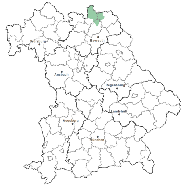 Die Karte zeigt das Bundesland Bayern. Zusätzlich sind die Grenzen der bayerischen Regierungsbezirke zu erkennen. Die ausgewählte Region ist als grüner Flächenumriss gekennzeichnet. Die Region Frankenwald liegt im Norden von Bayreuth.