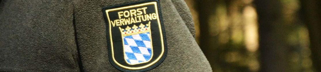 Hoheitsabzeichen auf Dienstkleidung bzw. Jacke der Bayerischen Forstverwaltung (Foto: Jan Böhm)