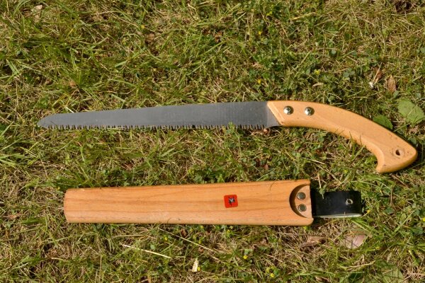 Handsäge für starke Sträucher und mehrjährige Bäume